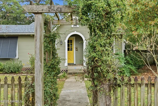 $350,000 | 220 Duclos Street, Lafayette, LA 70506