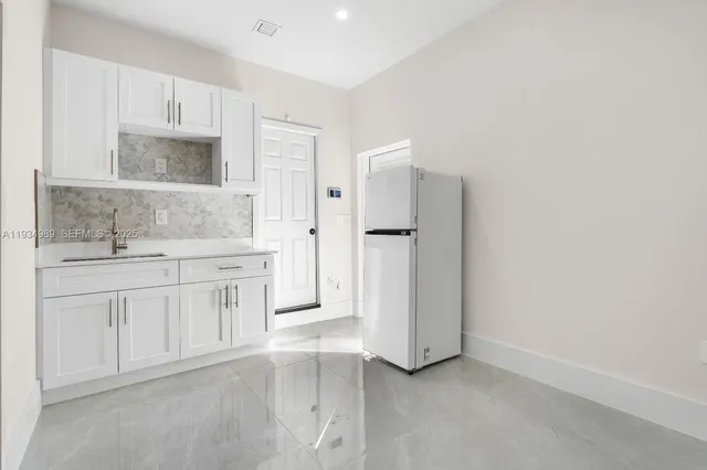 $1,450 | 161-xx Sw 44th Lane, Unit 1, Miami, FL 33185