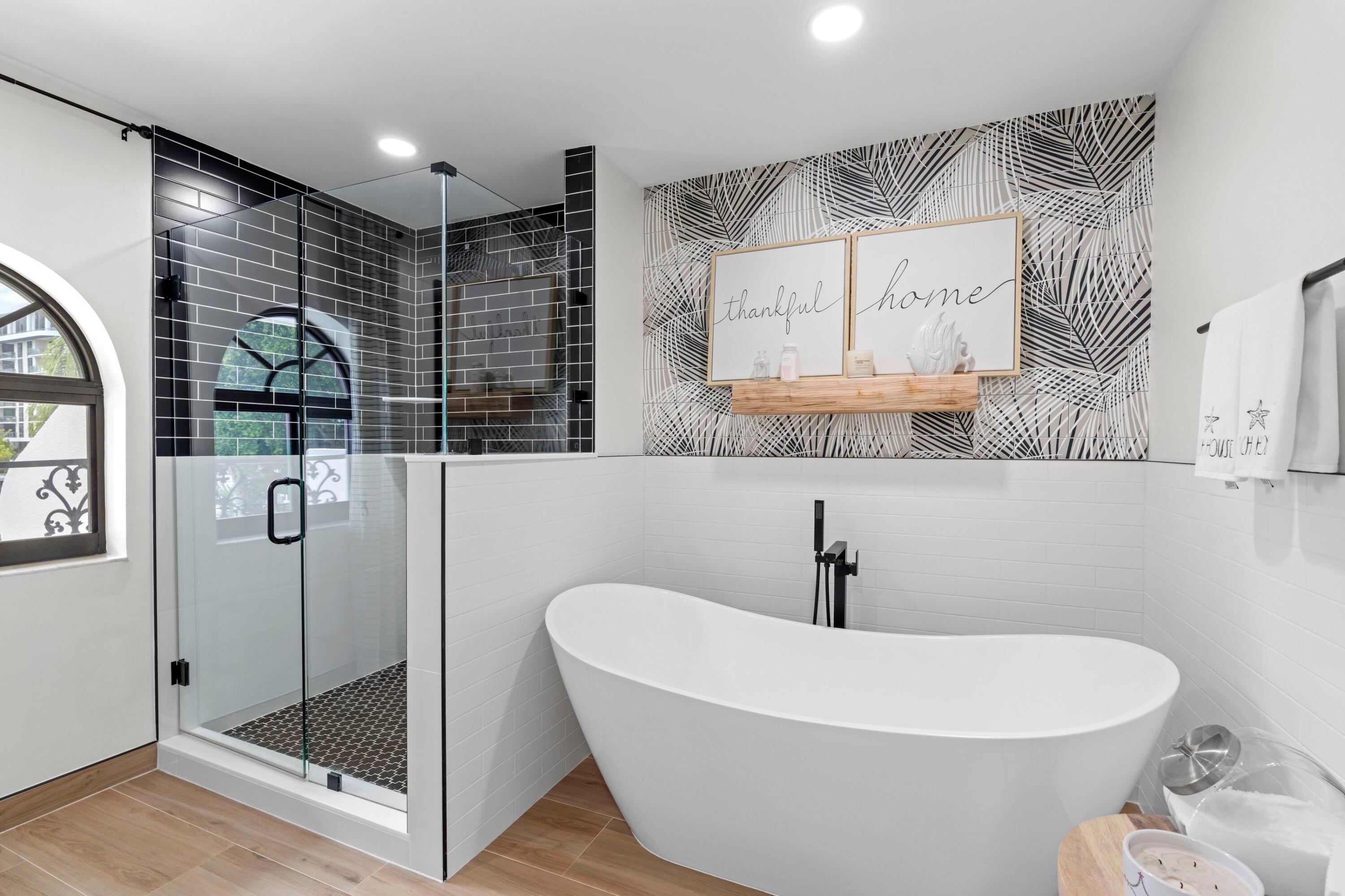 5552 North Ocean Boulevard, Unit 1A Ocean Ridge, FL 33435 - Photo 17 of 40 Primary Suite