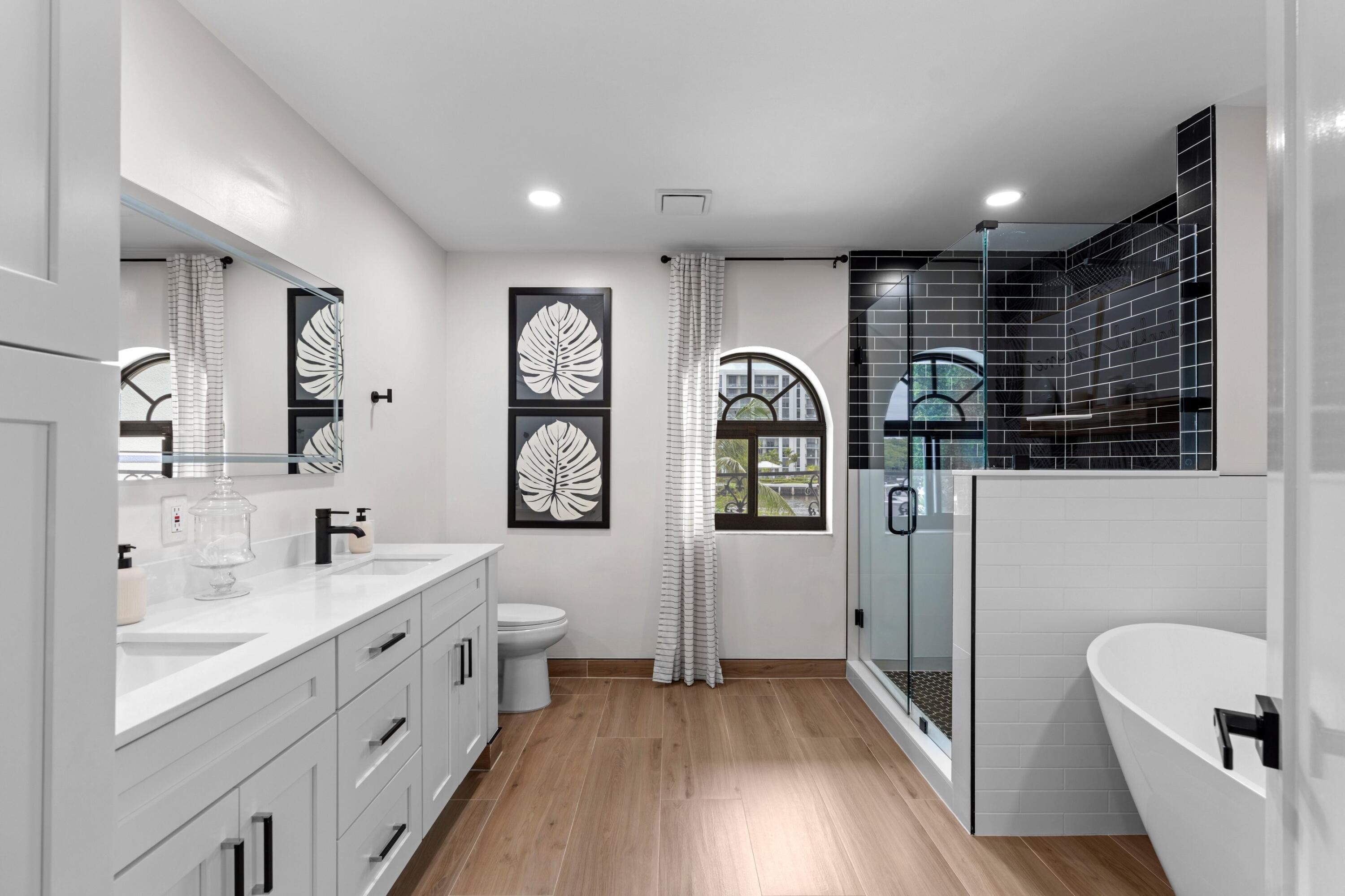 5552 North Ocean Boulevard, Unit 1A Ocean Ridge, FL 33435 - Photo 18 of 40 Primary Suite