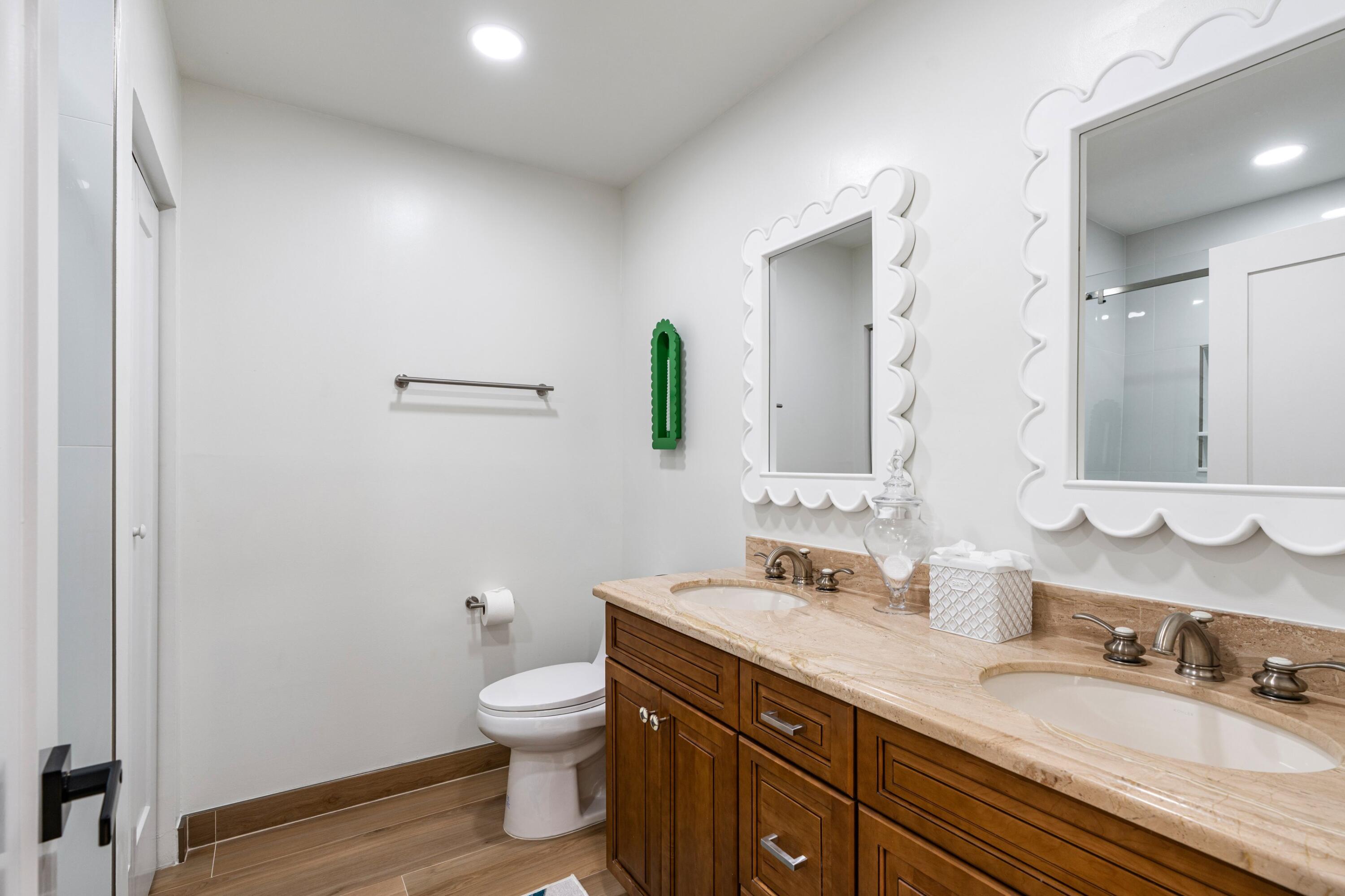 5552 North Ocean Boulevard, Unit 1A Ocean Ridge, FL 33435 - Photo 21 of 40 Bathroom #3