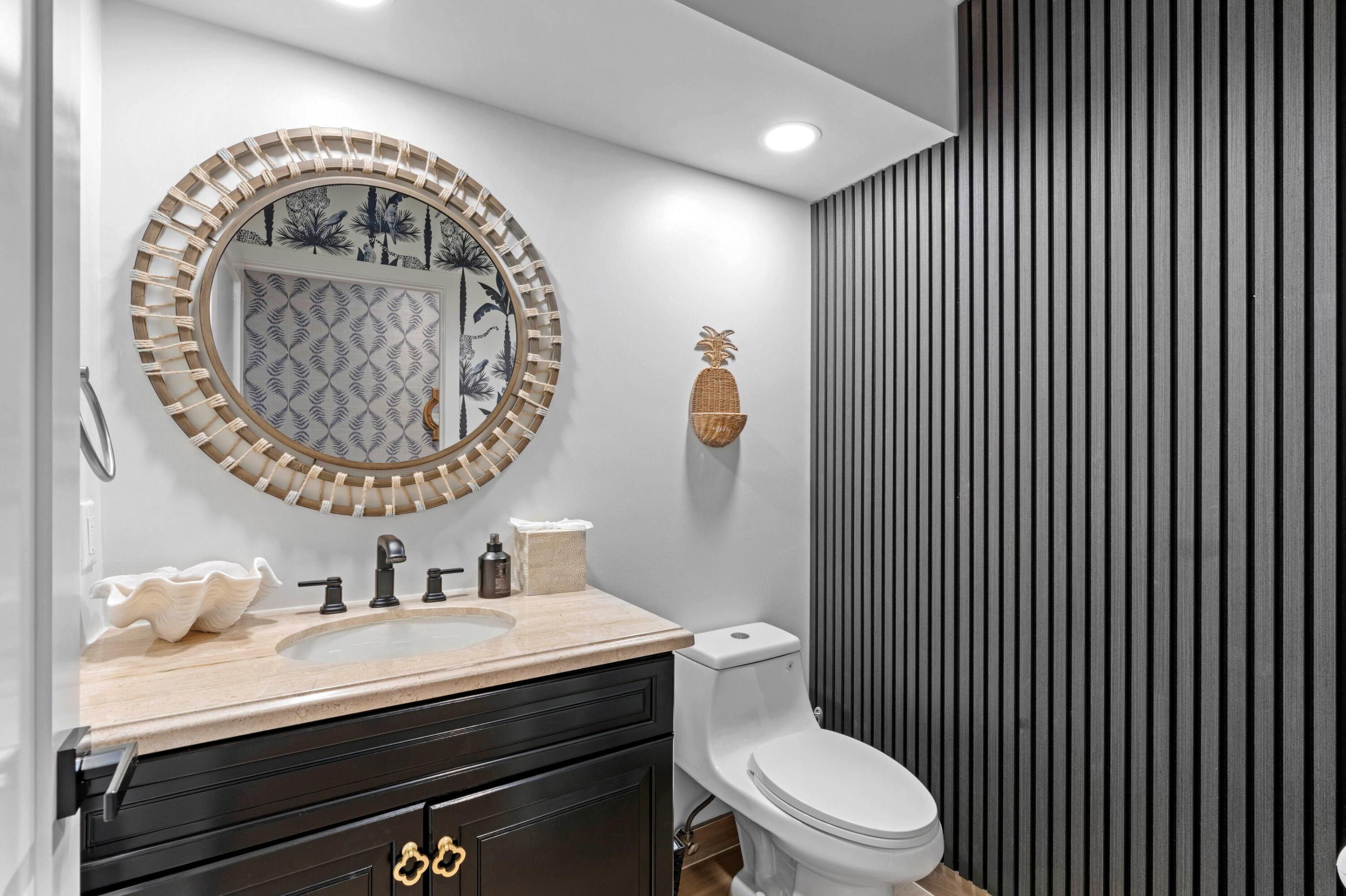 5552 North Ocean Boulevard, Unit 1A Ocean Ridge, FL 33435 - Photo 23 of 40 Bathroom #2