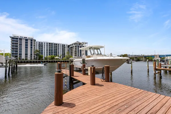 $1,900,000 | 5552 North Ocean Boulevard, Unit 1A, Ocean Ridge, FL 33435