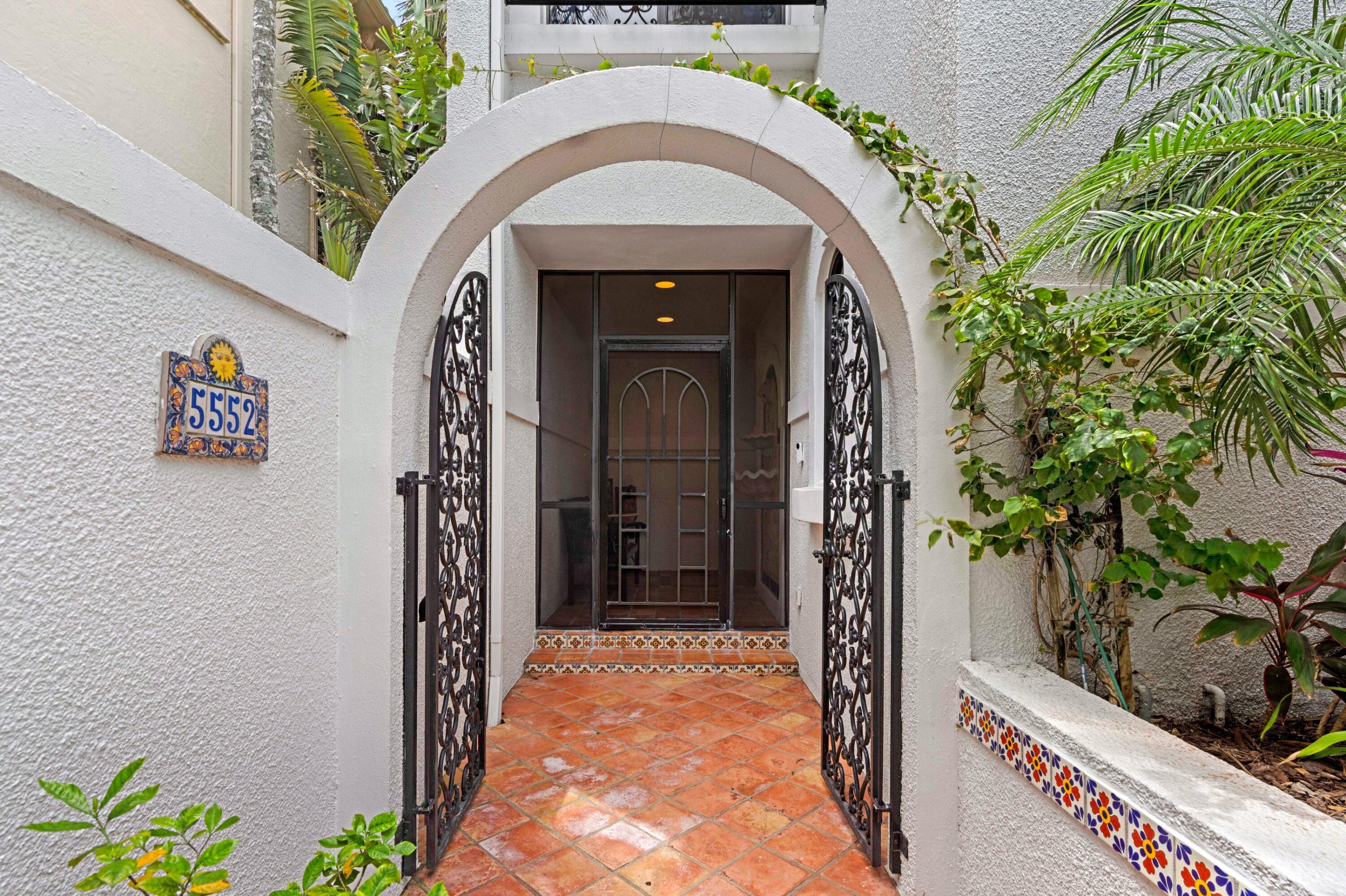 5552 North Ocean Boulevard, Unit 1A Ocean Ridge, FL 33435 - Photo 31 of 40 Courtyard