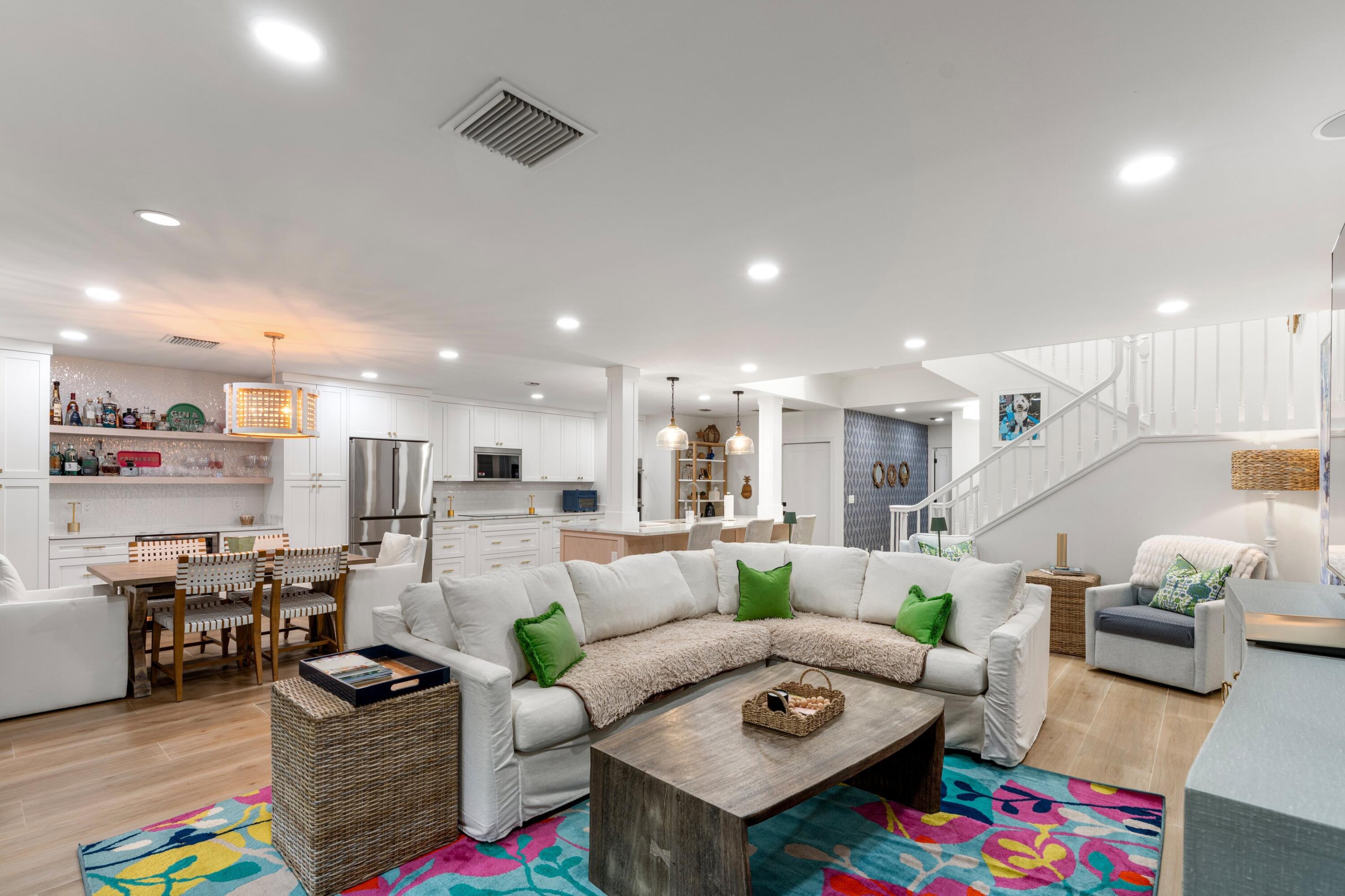 5552 North Ocean Boulevard, Unit 1A Ocean Ridge, FL 33435 - Photo 5 of 40 Living Room