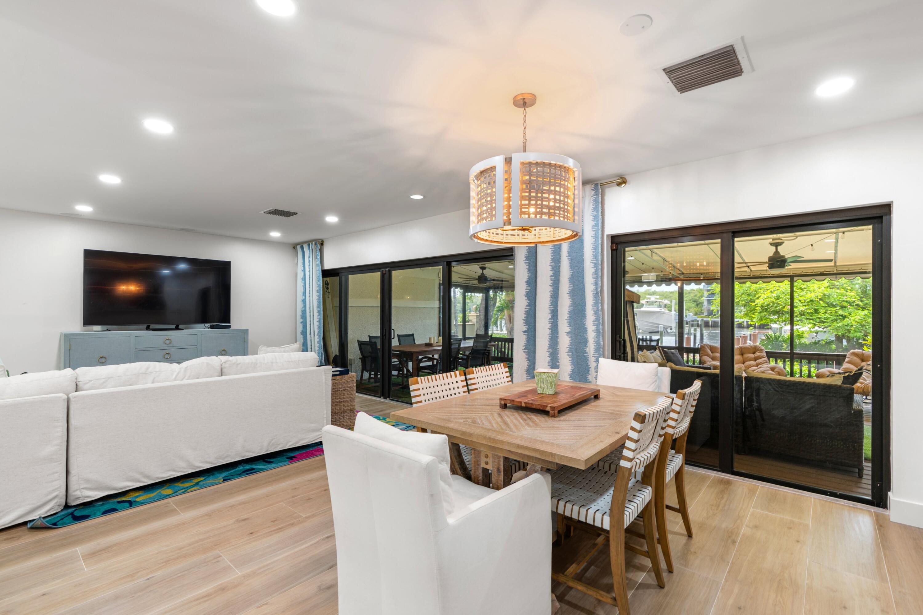 5552 North Ocean Boulevard, Unit 1A Ocean Ridge, FL 33435 - Photo 10 of 40 Dining Room