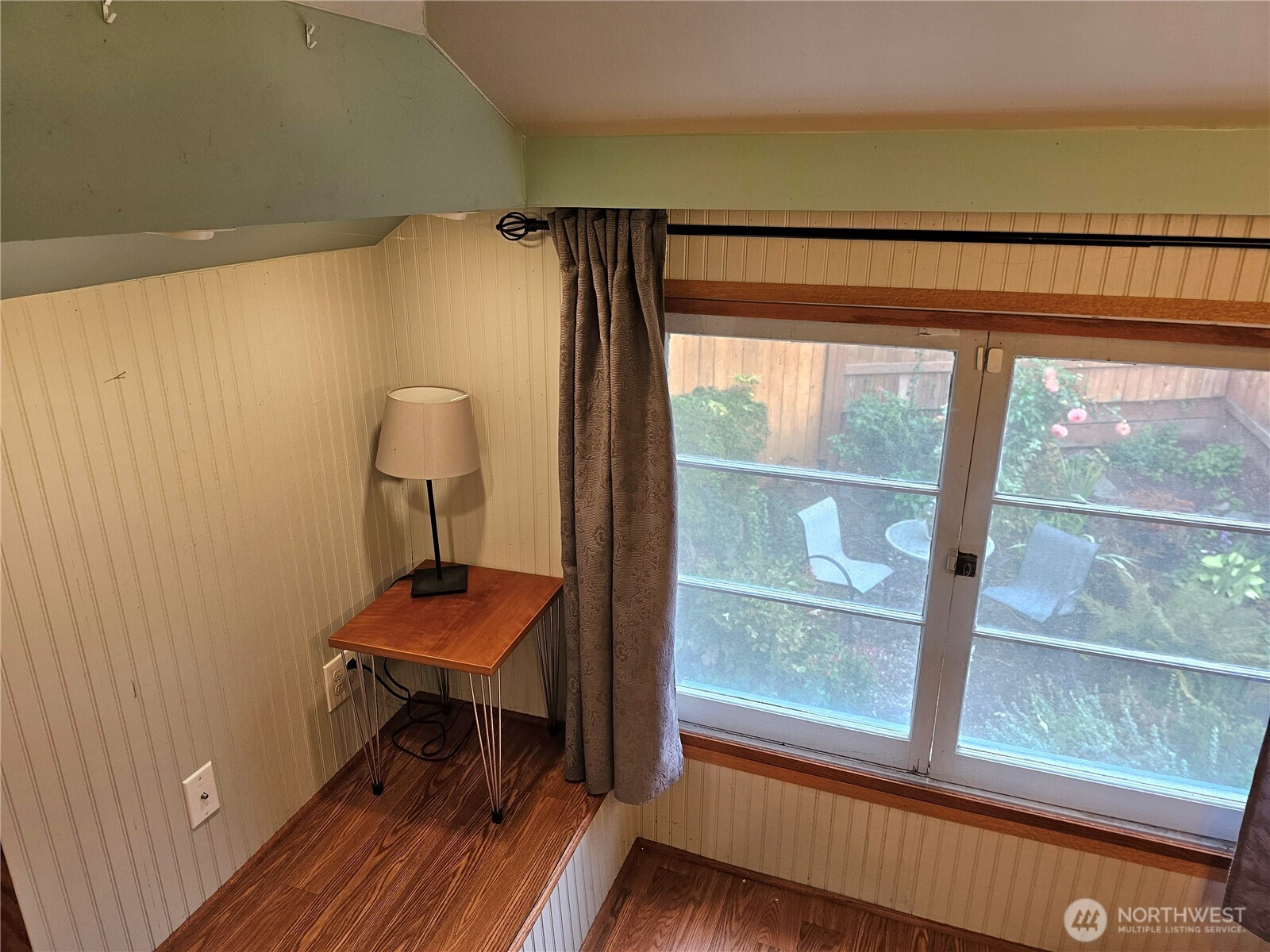2822 Prosch Avenue West Seattle, WA 98119 - Photo 30 of 31 a room with furniture and a window