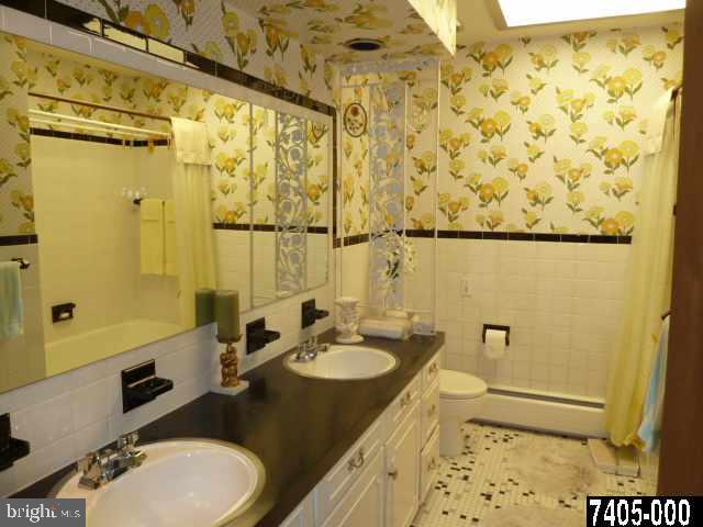 1240 Ruxton Road York, PA 17403 - Photo 12 of 18 Gallery Image 12
