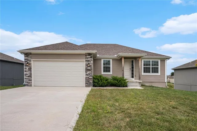 $415,000 | 705 Poplar Circle, Belton, MO 64012