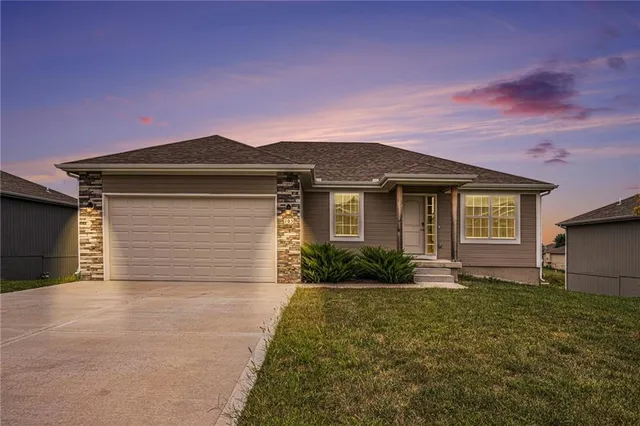 $415,000 | 705 Poplar Circle, Belton, MO 64012