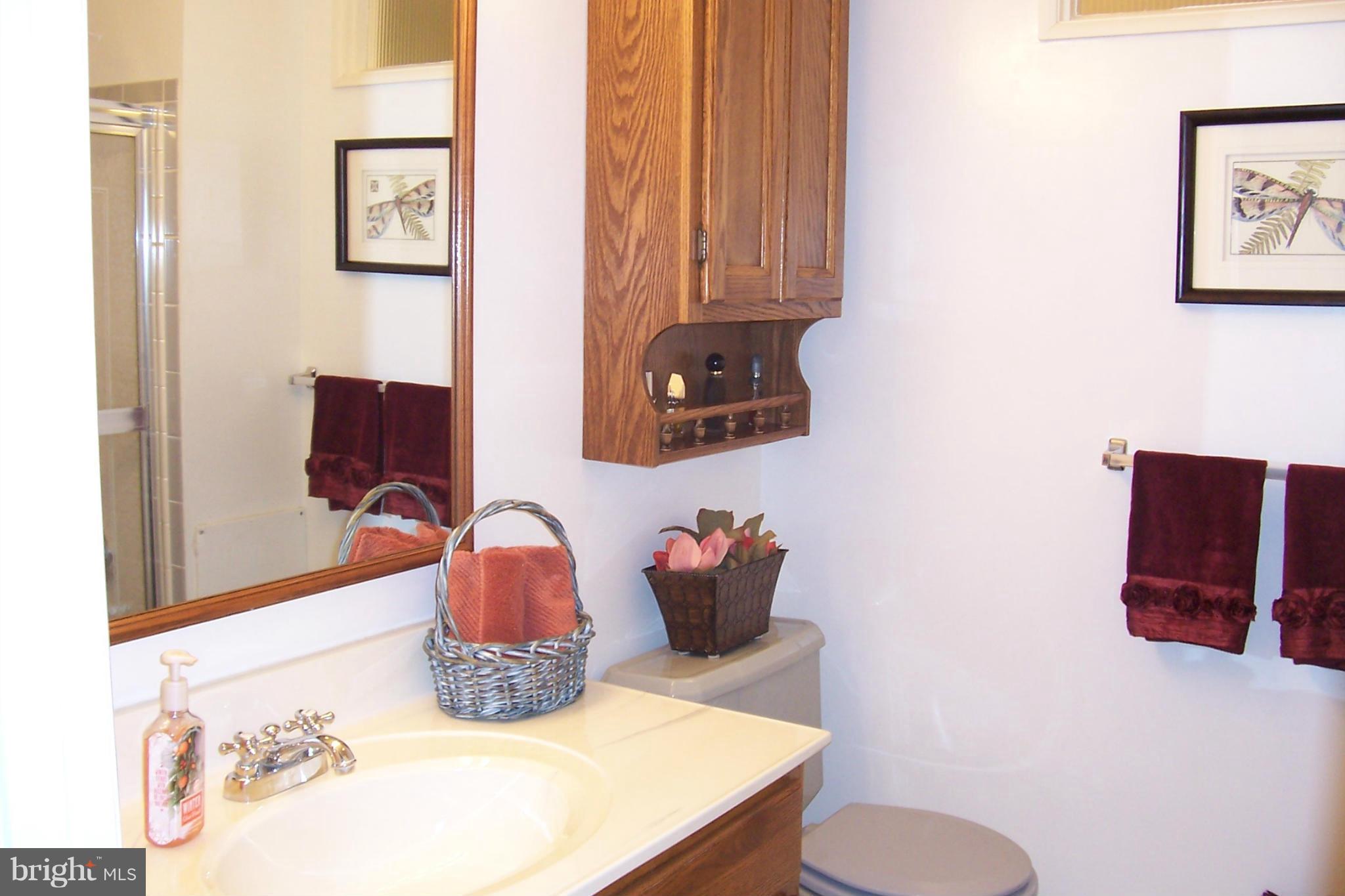 11512 Lockhart Place Silver Spring, MD 20902 - Photo 20 of 23 Upper level full bath