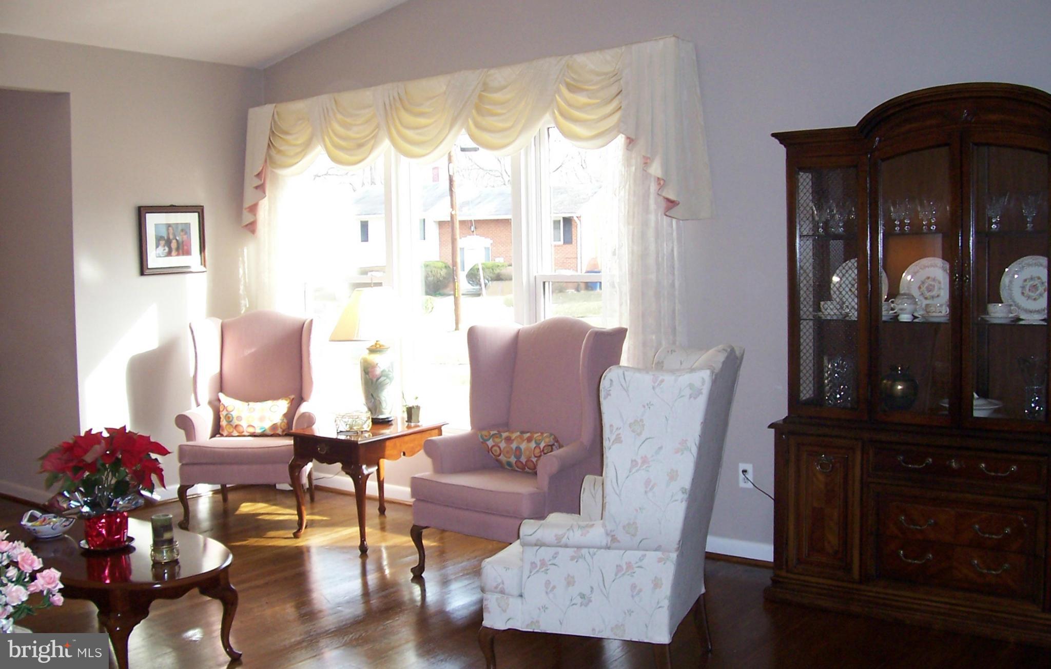 11512 Lockhart Place Silver Spring, MD 20902 - Photo 4 of 23 Living Room