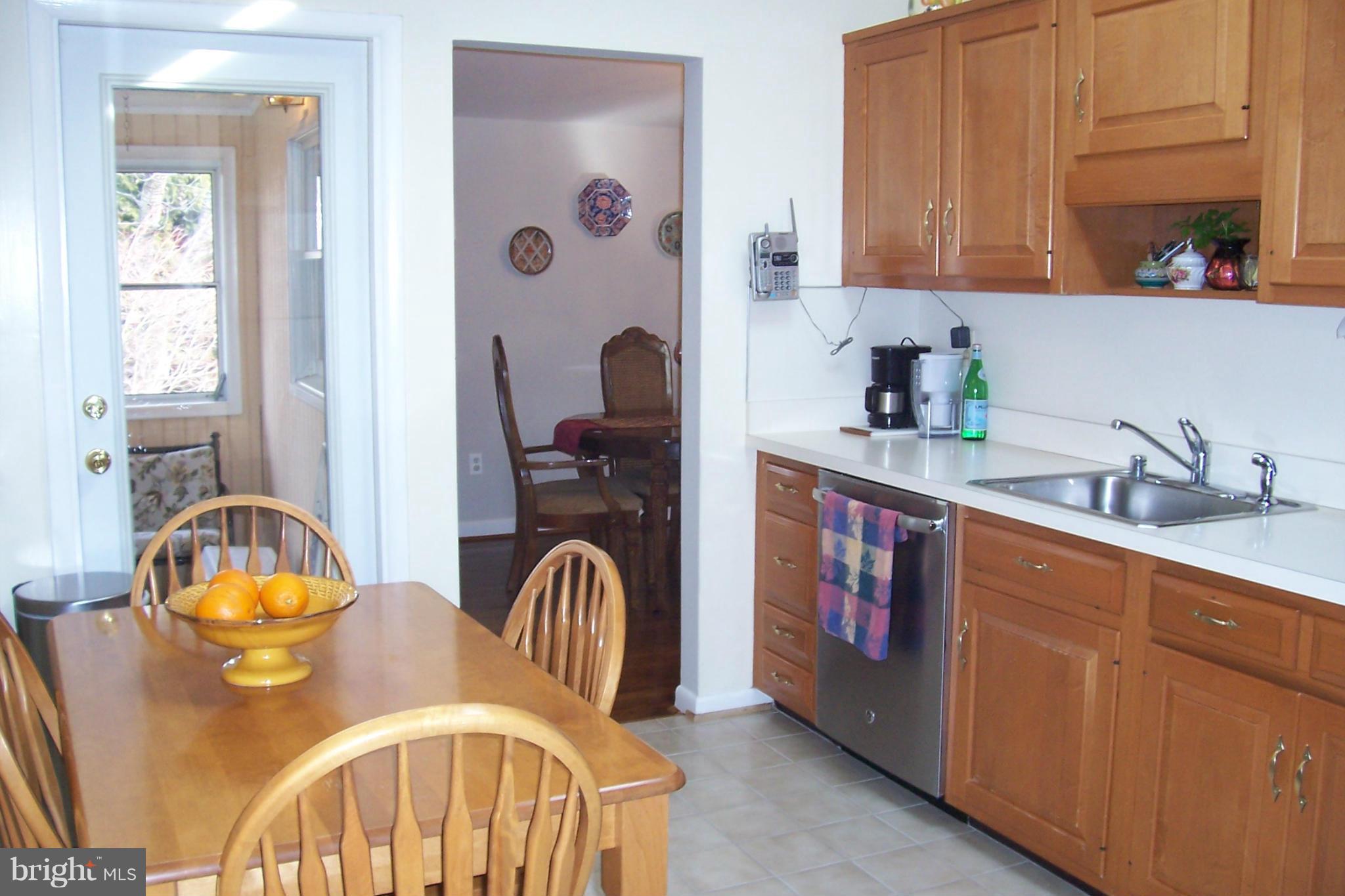 11512 Lockhart Place Silver Spring, MD 20902 - Photo 8 of 23 Kitchen