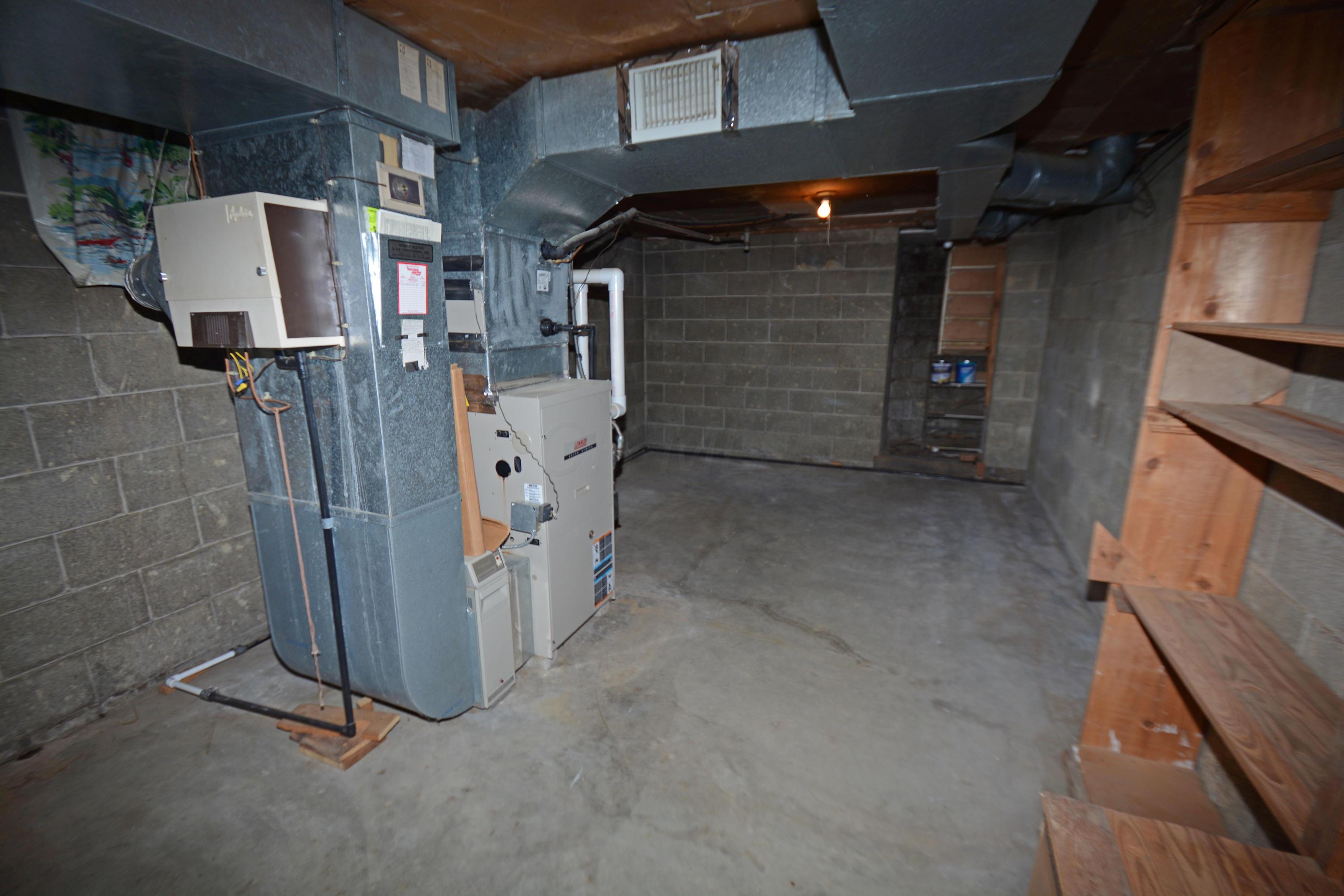 3382 Maize Road Columbus, OH 43224 - Photo 17 of 25 Gallery Image 17