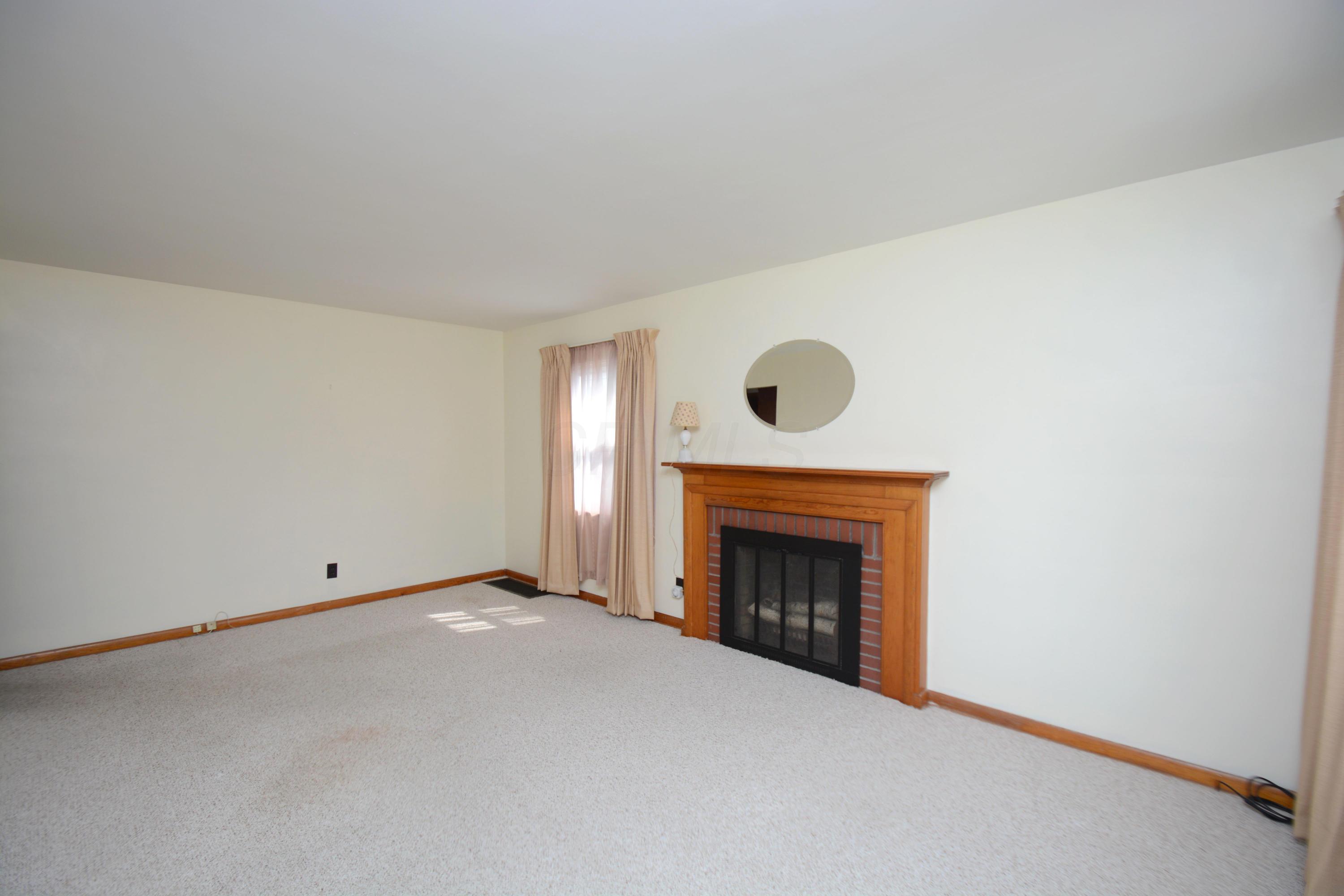 3382 Maize Road Columbus, OH 43224 - Photo 3 of 25 Gallery Image 3