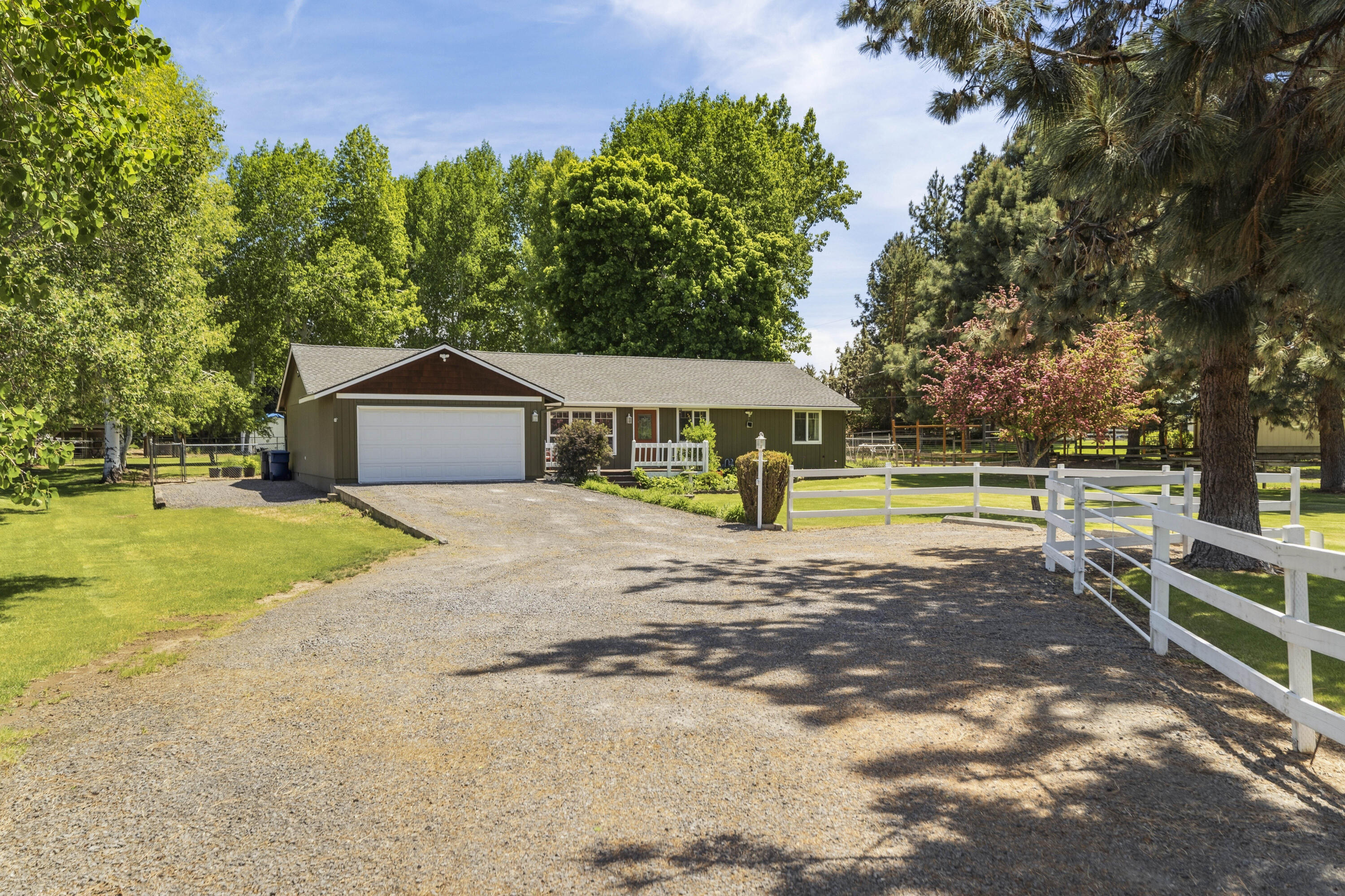 61908 Pettigrew Road Bend, OR 97702 - Photo 4 of 62 05-Exterior
