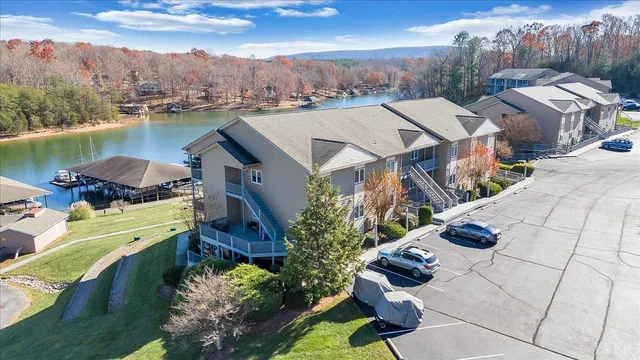 $424,000 | 1137 Mariners Way, Unit 37, Huddleston, VA 24104