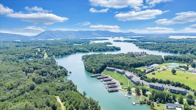 $424,000 | 1137 Mariners Way, Unit 37, Huddleston, VA 24104