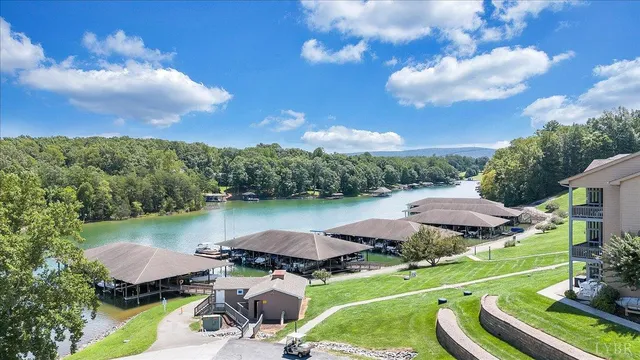 $424,000 | 1137 Mariners Way, Unit 37, Huddleston, VA 24104