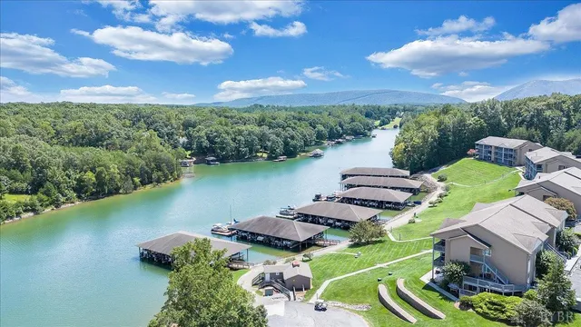 $424,000 | 1137 Mariners Way, Unit 37, Huddleston, VA 24104