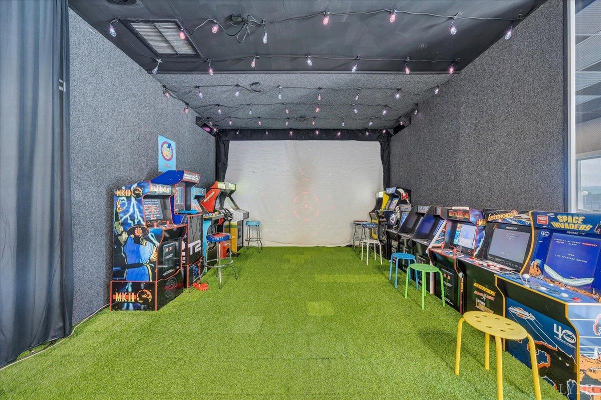 1137 Mariners Way, Unit 37 Huddleston, VA 24104 - Photo 78 of 80 Free arcade for the kids!