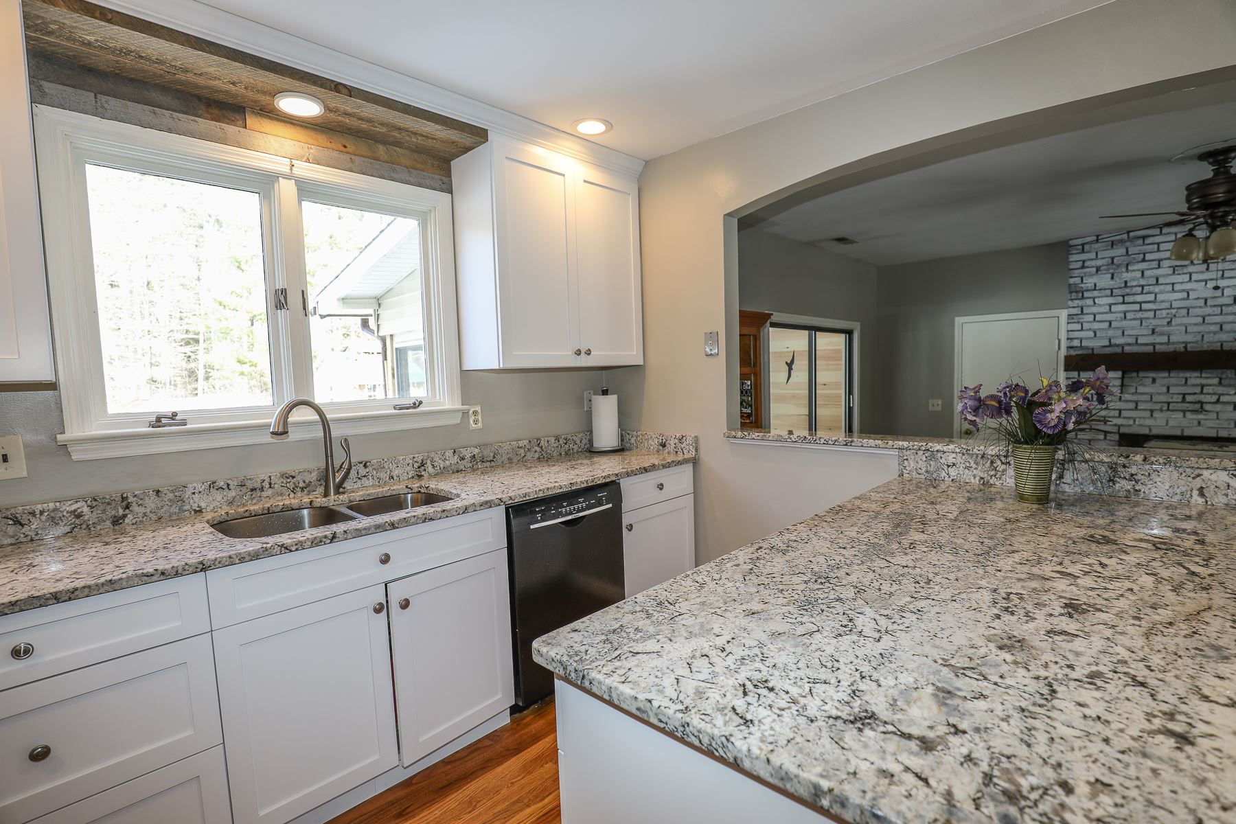 20 Jefferson Road Bedford, NH 03110 - Photo 7 of 34 Gallery Image 7