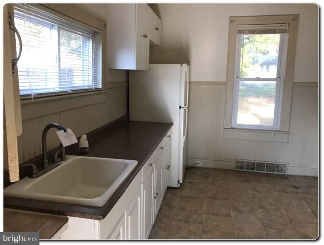 2128 South Main Road Vineland, NJ 08360 - Photo 3 of 9 Kitchen