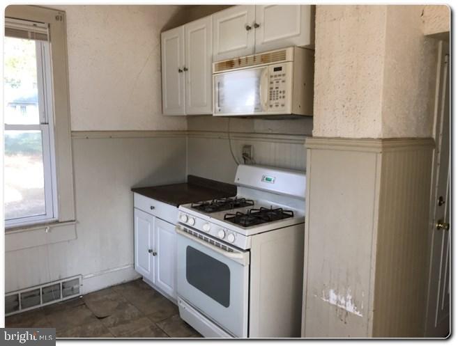 2128 South Main Road Vineland, NJ 08360 - Photo 4 of 9 Kitchen