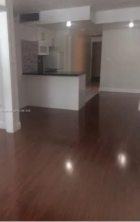 $2,000 | 999 Brickell Bay Drive, Unit 1009, Miami, FL 33131