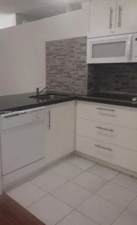 $2,000 | 999 Brickell Bay Drive, Unit 1009, Miami, FL 33131