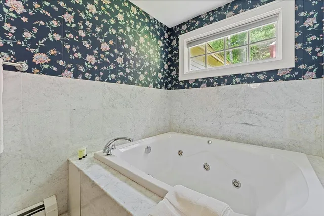 $1,745,000 | 3888-3904 Vermont Rte 7a, Arlington, VT 05250