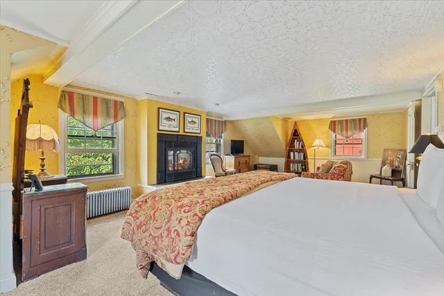 $1,745,000 | 3888-3904 Vermont Rte 7a, Arlington, VT 05250