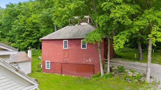 $1,745,000 | 3888-3904 Vermont Rte 7a, Arlington, VT 05250