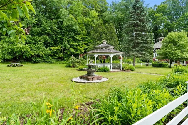 $1,745,000 | 3888-3904 Vermont Rte 7a, Arlington, VT 05250