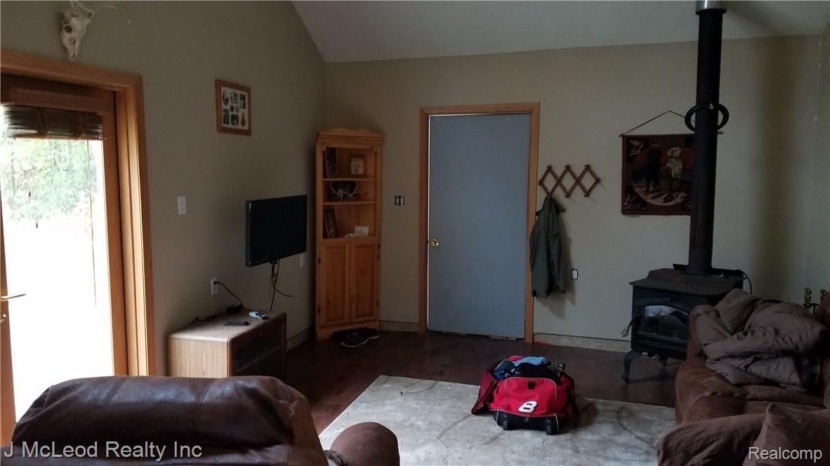 3757 Murphy Lake Road Millington, MI 48746 - Photo 3 of 16 2017-10-11 08.50