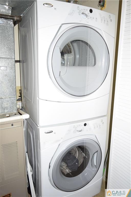 287 Nebula Road, Unit 287 Piscataway, NJ 08854 - Photo 16 of 16 a utility room with dryer and washer