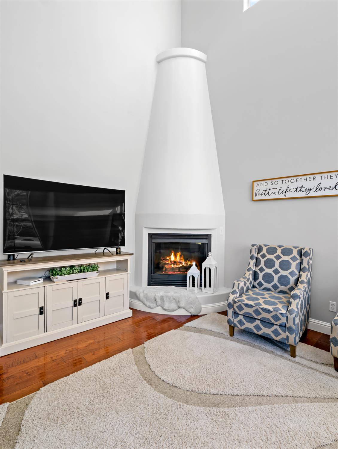 1152 Lester Avenue Clovis, CA 93619 - Photo 32 of 68 a living room with furniture and a flat screen tv