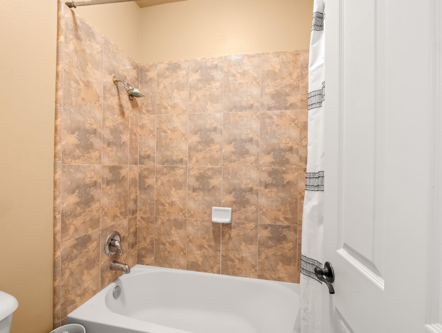 1152 Lester Avenue Clovis, CA 93619 - Photo 49 of 68