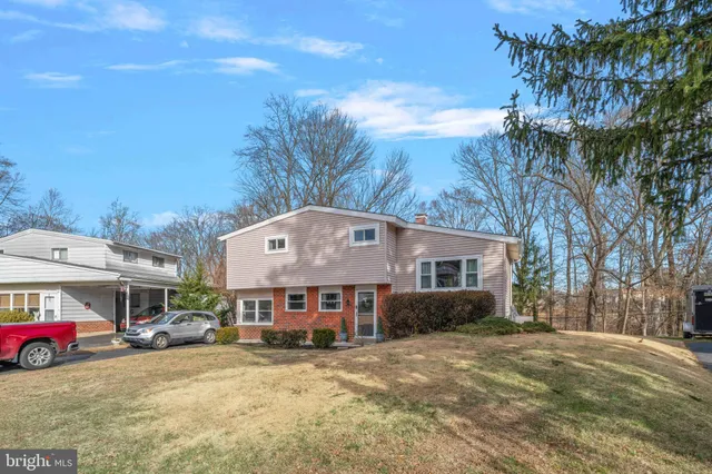 $315,000 | 915 Flora Lane, Upper Chichester, PA 19061
