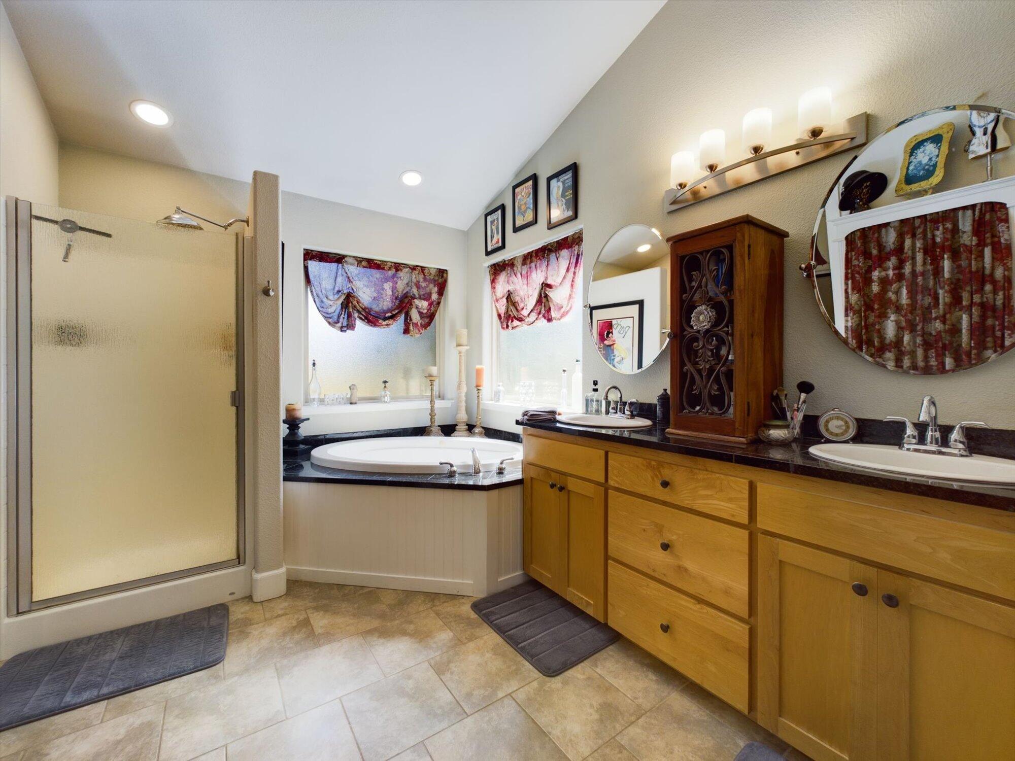 178 Grayland Heights Road Rio Dell, CA 95562 - Photo 28 of 52 a bathroom with a sink mirror and a bathtub