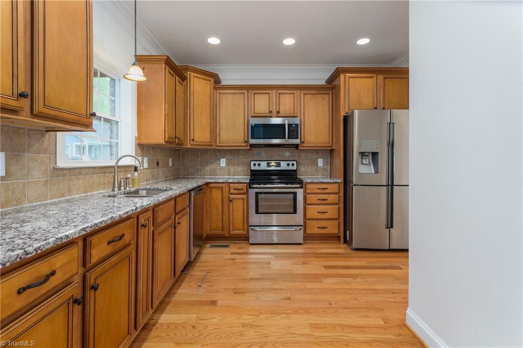 5528 Salem View Road Pfafftown, NC 27040 - Photo 9 of 40