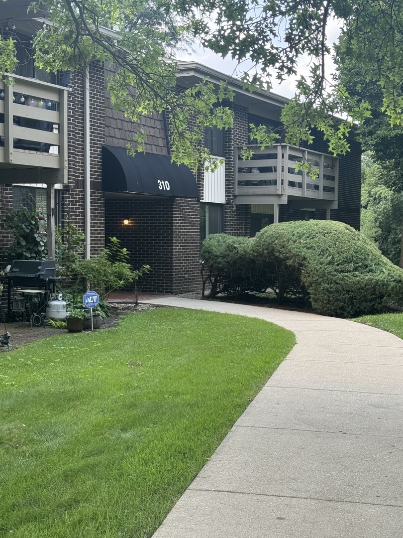 310 Greenbriar Road, Unit 2B Glen Ellyn, IL 60137 - Photo 1 of 22 Gallery Image 1