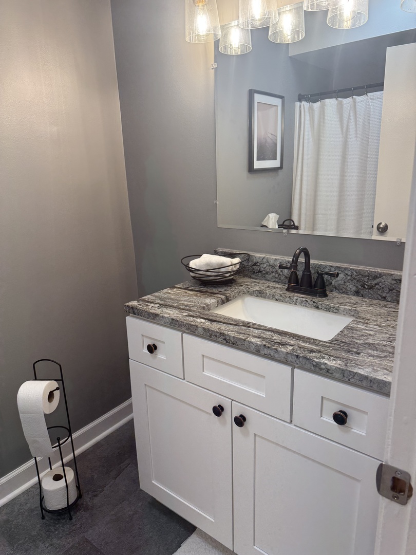 310 Greenbriar Road, Unit 2B Glen Ellyn, IL 60137 - Photo 17 of 22 Gallery Image 17