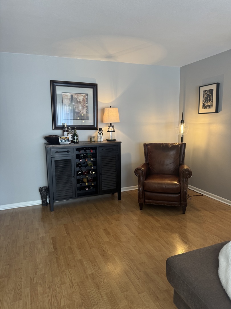 310 Greenbriar Road, Unit 2B Glen Ellyn, IL 60137 - Photo 9 of 22 Gallery Image 9