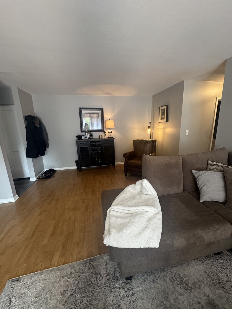 310 Greenbriar Road, Unit 2B Glen Ellyn, IL 60137 - Photo 10 of 22 Gallery Image 10