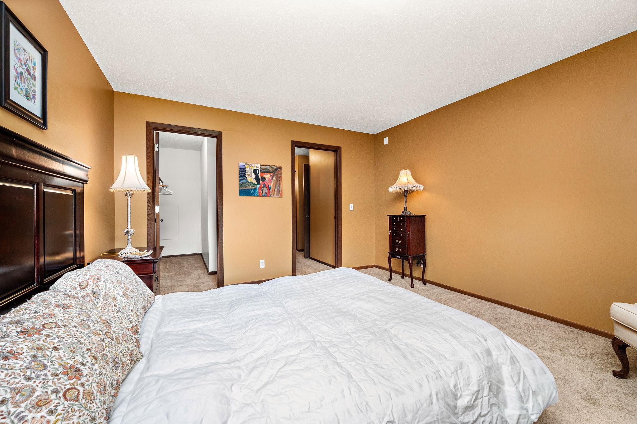 10451 Greenbrier Road, Unit 318 Minnetonka, MN 55305 - Photo 13 of 27
