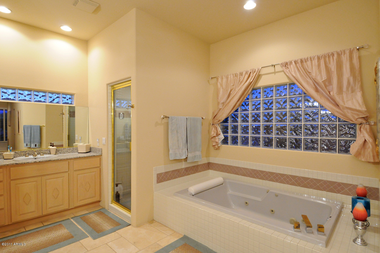 8259 East Alameda Road Scottsdale, AZ 85255 - Photo 13 of 20 Master Bath