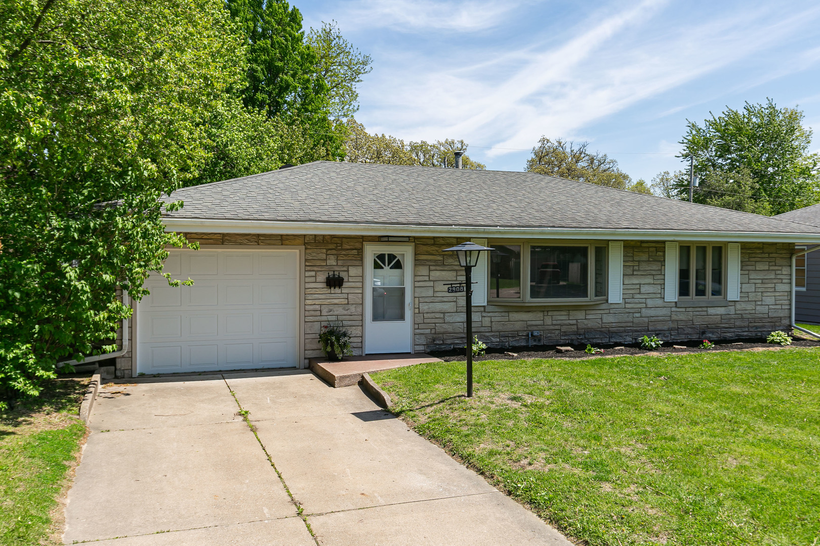 2908 26th Street Moline, IL 61265 - Photo 3 of 39