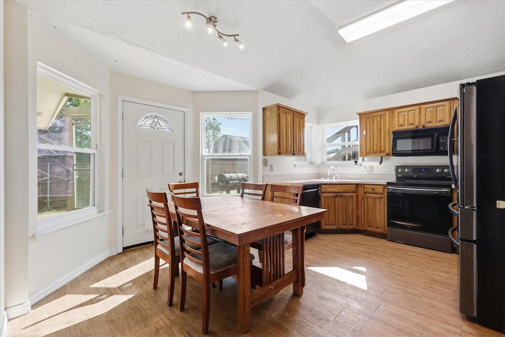 311 Alyse Road Roanoke, TX 76262 - Photo 4 of 40 Gallery Image 4