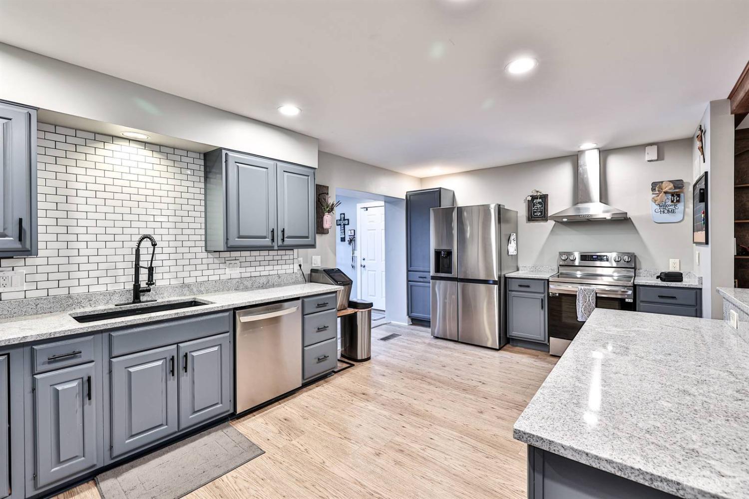 5072 Springdale Road Cincinnati, OH 45251 - Photo 15 of 56